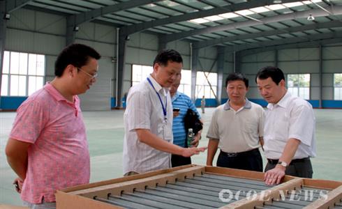 蚌埠玻璃工業(yè)設(shè)計研究院院長彭壽一行蒞臨公司檢查指導(dǎo)工作