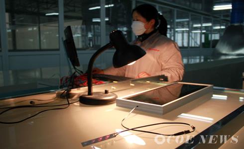 熱烈祝賀我公司碲化鎘薄膜太陽能電池板試驗成功！