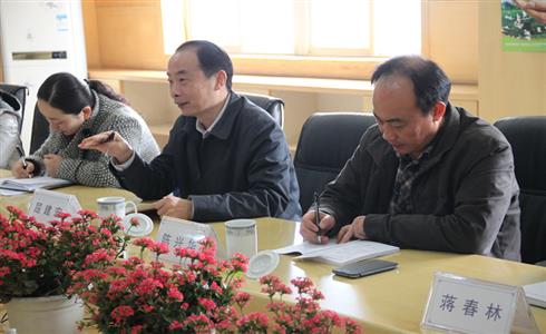 雙流人大常委會(huì)主任屈建宏一行到成都中建材調(diào)研