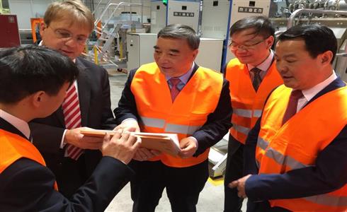 宋志平一行到中建材德國(guó)Avancis公司調(diào)研