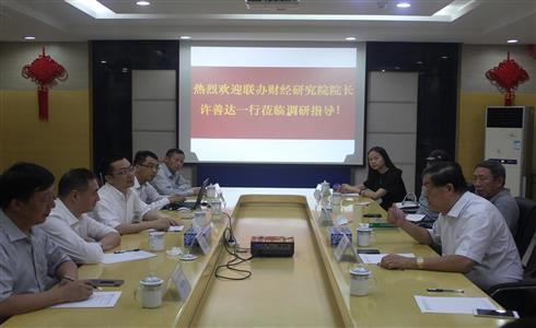聯(lián)辦財(cái)經(jīng)研究院院長(zhǎng)許善達(dá)到成都中建材調(diào)研