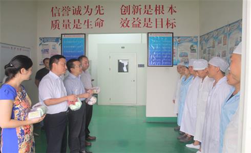 成都中建材開展“送清涼”慰問(wèn)活動(dòng)