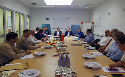 彭壽視察中建材德國AVANCIS公司